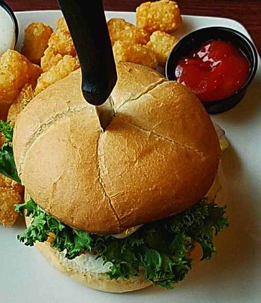 Backstop_Grill's tweet photo. The best way to cut carbs?

...in half. So you can hold them easier. 😉🍔 #BackstopBarAndGrill #CanbyOR https://t.co/KS5IALlQEf
