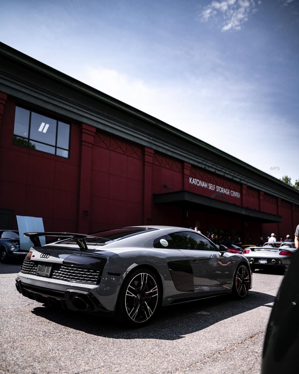 carpxrnpicx's tweet photo. R8 https://t.co/8ycwM1BlZc