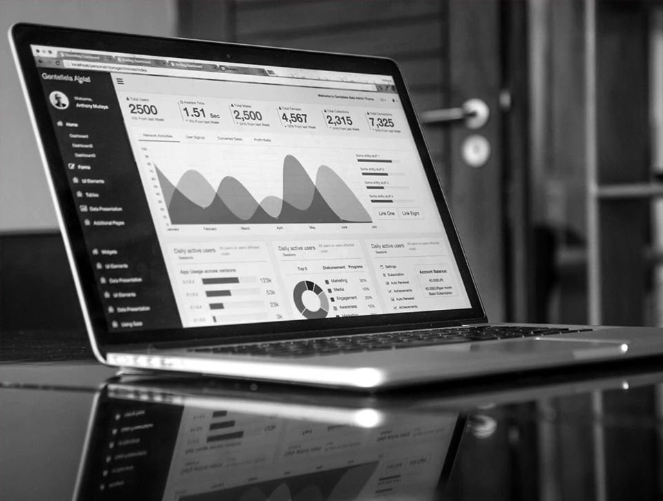 قبل شهرين تواصل معي على تويتر صاحب احد المواقع التي تنافس في جوجل لكن تم معاقبته وهذا الموقع فقد اكث...