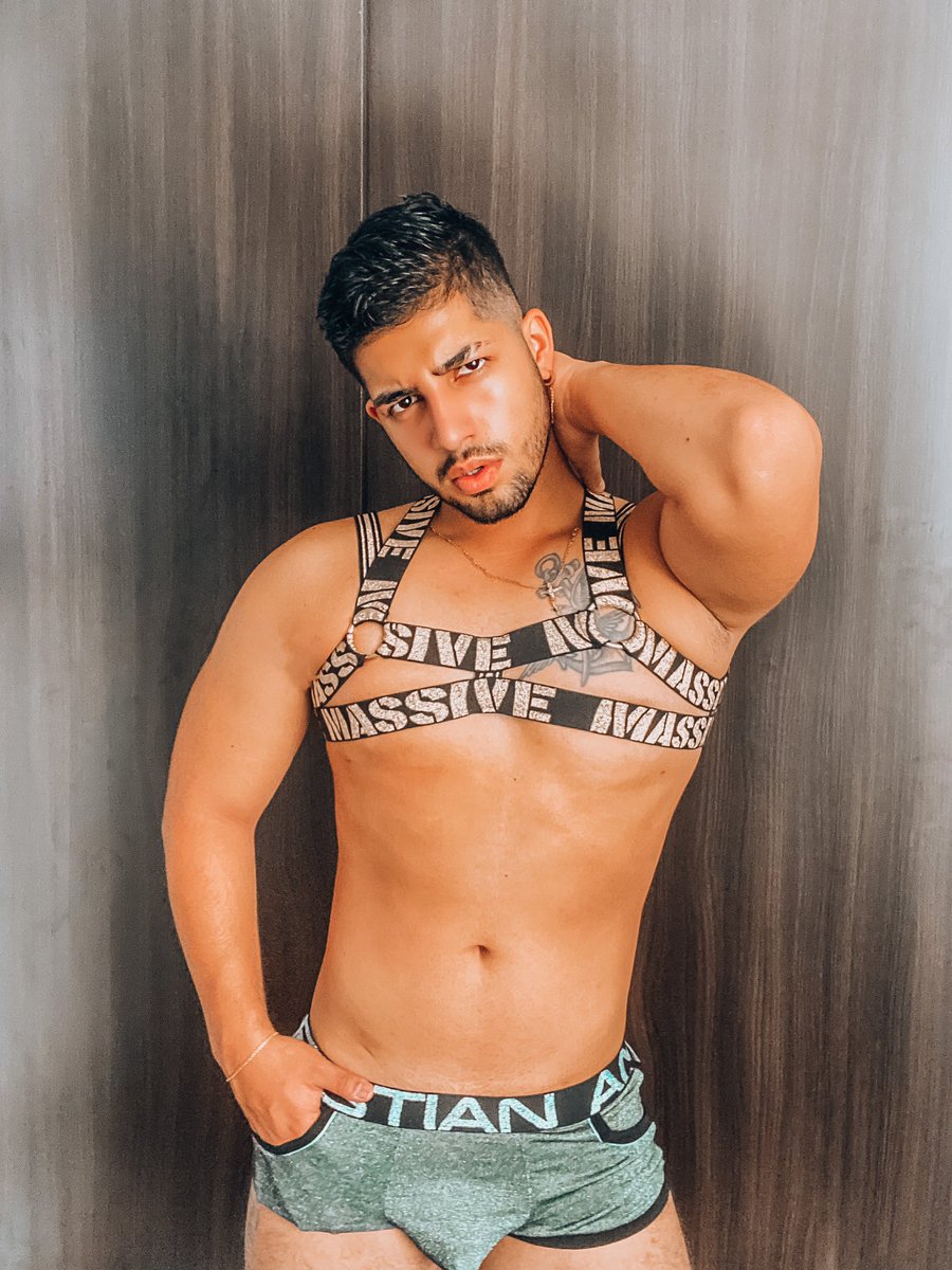 SantiagoOS8's tweet photo. @ACenEspanol @andrewchristian https://t.co/r82ihp9AR7