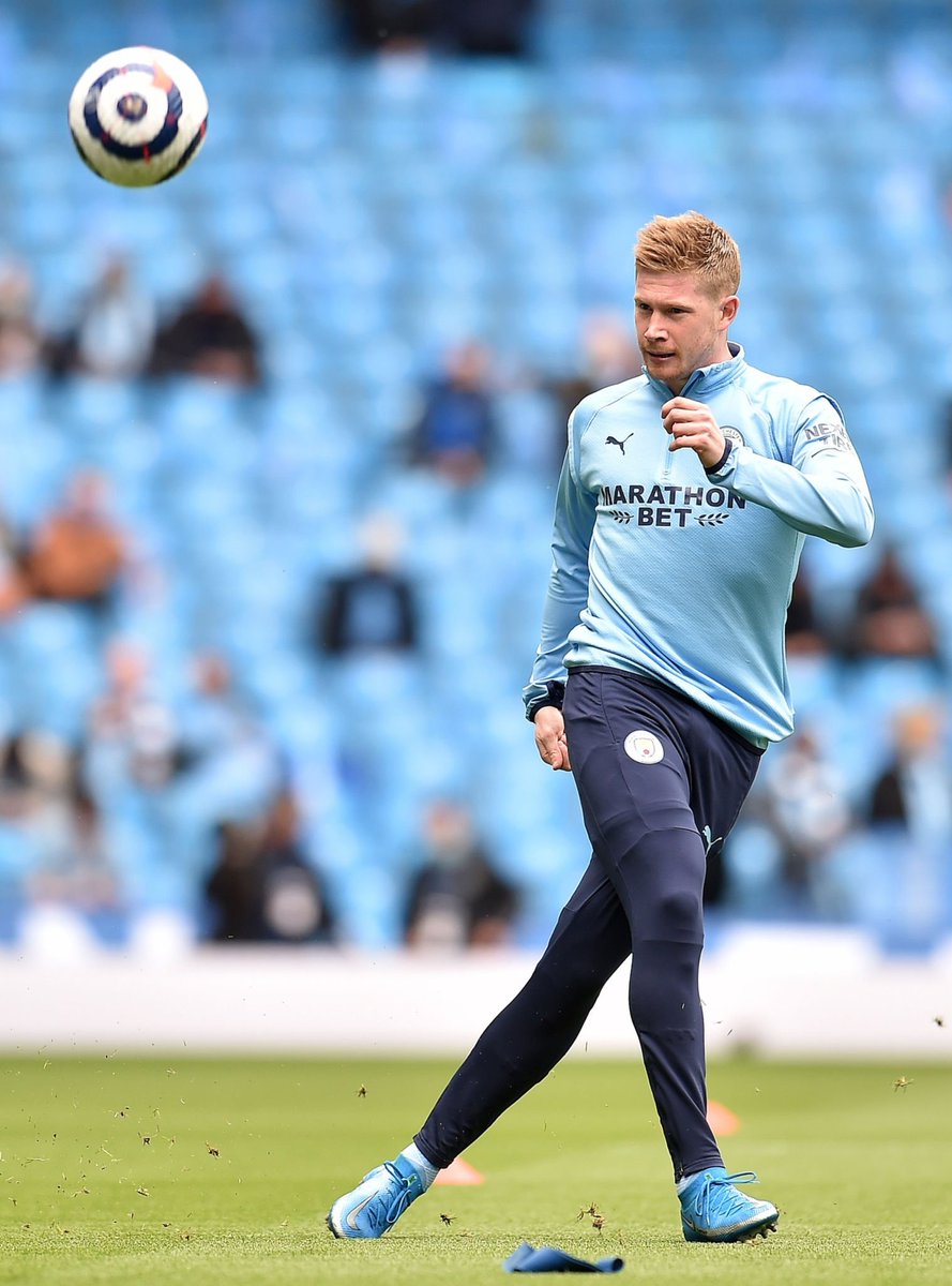 ShikharDesigns_'s tweet photo. Here we go then 

MANCHESTER CITY CHAMPIONS OF ENGLAND HD PHOTOS 

A THREAD 

PLEASE RT FOR A WIDER AUDIENCE https://t.co/lLRKwlMyBv