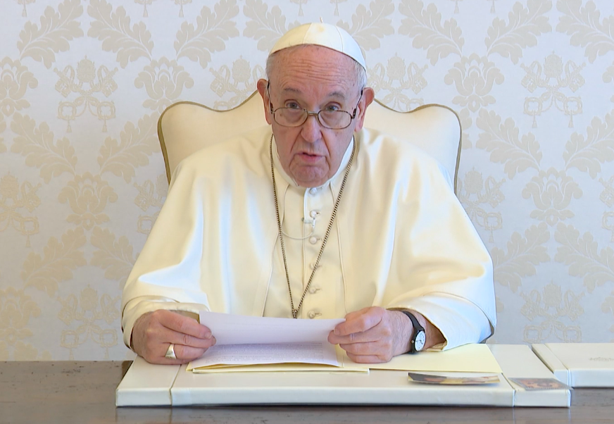 Cindy_Wooden's tweet photo. #PopeFrancis to #Ignatius500: "No one is saved alone: either we are saved as a community or we are not saved." https://t.co/NhX6f8DL9P