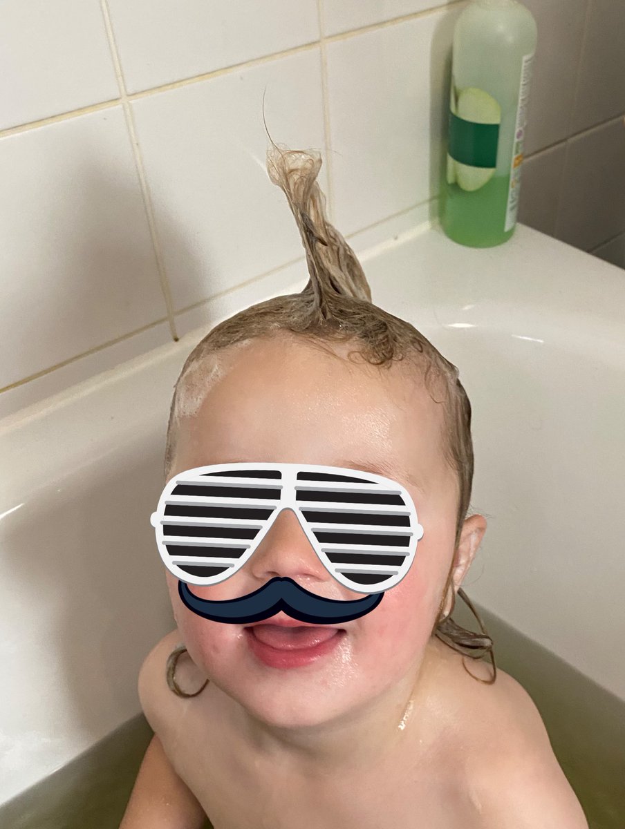 samauriofs82's tweet photo. @mrmikewozniak my daughter rocking the Wozniak in her bath today a new high for the punk Mohawk 🤘🏻🤘🏻 https://t.co/NtUsXmY6Vg