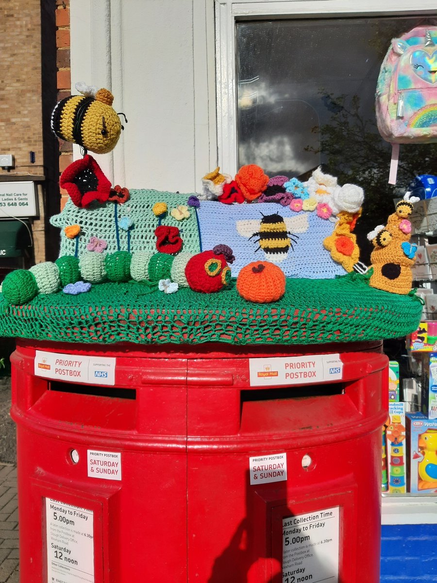 TVP_ChiltSBucks's tweet photo. Whilst carrying out patrols in Farnham Common I have seen various different crocheted designs on the letter box, the library and on post covers throughout lock down. Would just like to say thank you to the person who makes them. #keepcrocheting #keepsmiling #C9715 https://t.co/2fxuvbdYse
