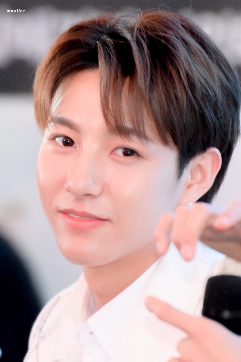 renjuneuz's tweet photo. @wongkuanhng @Jenouxs @yerikem @DaksaWaktu Saat sang Priest memalingkan wajahnya ke arah bintang, ia tersenyum walaupun detak jantungnya tidak bisa berenti berdetak kencang. Bintang menarik nafasnya kembali dalam-dalam sebelum menjawab.
#JenRenNewCase https://t.co/4EVHdangoW
