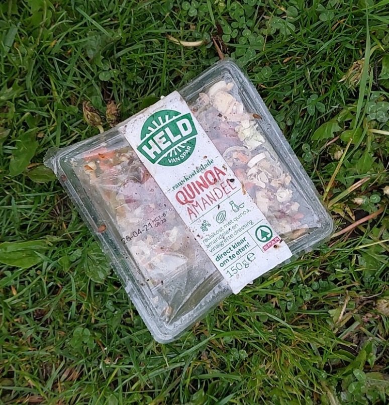 StefHoitink's tweet photo. Bijna een geheel ontbijt bij elkaar geraapt deze ochtend.
(Maandje over de datum)
Flesje #Vifit
Snoeptomaatjes
Bakje #quinoa
Bakje #Isey #Skyr
Wat voor een (rijk) #persoon ben je, wanneer je dit soort producten (ongeopend) gewoon in de natuur flikkerd? https://t.co/EzU7MmjaMN