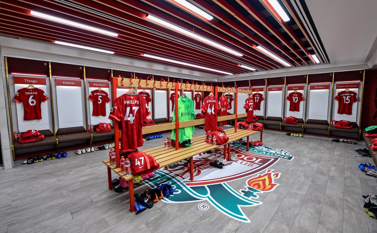 LFC's tweet photo. Inside the dressing room ahead of #LIVCRY 📸 https://t.co/wGsu1BDG52