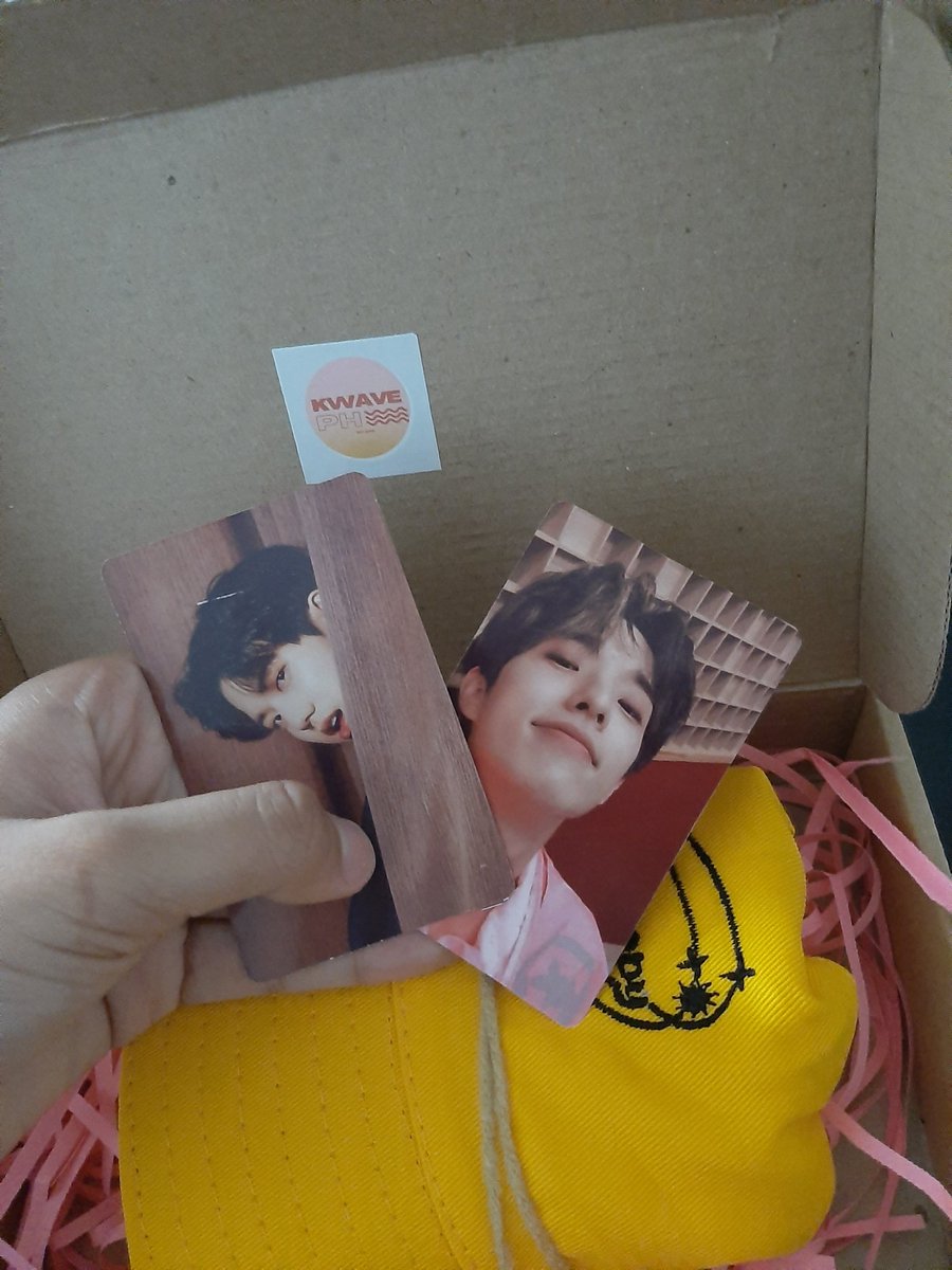 aeaaieeao's tweet photo. The cutest package ever ๐ฅบ๐ thank you @kwaveph for this very pretty bucket hat ahhhh. Thank you for the freebies as well ๐ this is my 2nd purchase and I got to say that they make the cutest bucket hats. #KWaveFeedbacks https://t.co/cRaZriykX4