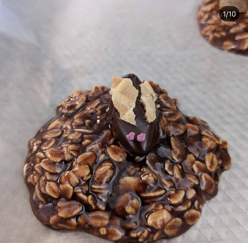TurnIsabelle's tweet photo. a friend and i made these to celebrate the brood x emergence!
no bake cookies for the ground, cinnamon sticks for logs, chocolate covered brazil nuts with waffle cone for the cicadas, and cashews for their shells
@PurdueInsects #BugBowl30 https://t.co/6BY0mIScTJ