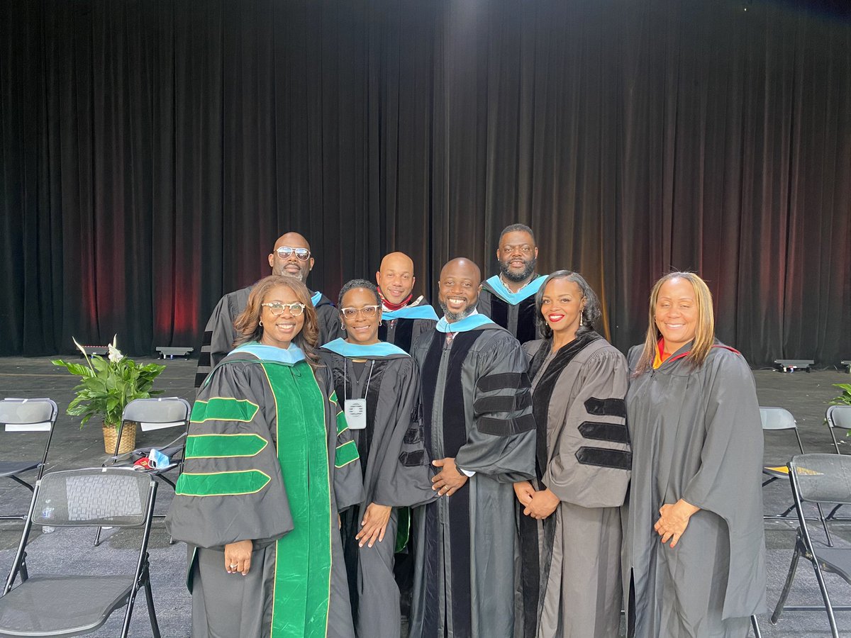 DrTamaraCandis's tweet photo. Congratulations Creekside High School Class of 2021🎓🎓‼️. Continue aiming your arrow towards greatness. @Franchesca_Warr  @KimberlyRDove @Creekside_High @Fpollock_jr @MsBurns_ @Dr_Vonterrisa https://t.co/BUZR8EPTXO