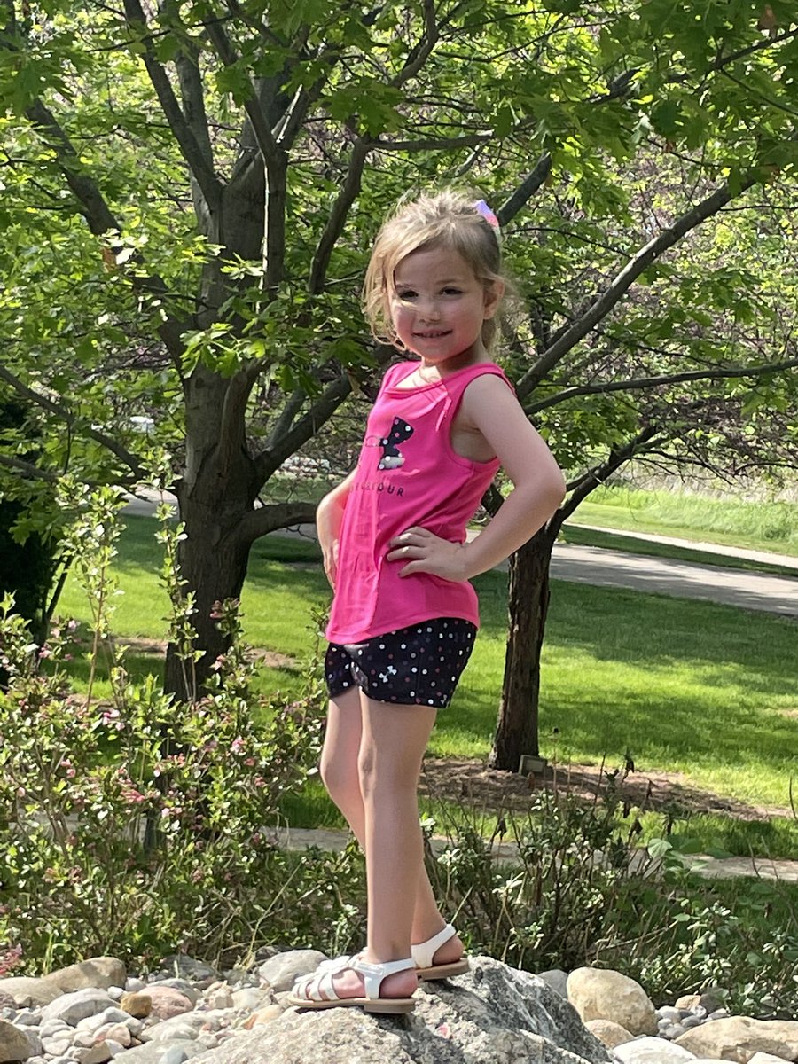 RachWienandt's tweet photo. It’s been a rough week for this sweet baby girl!! We got this #alwaysherprotecter #gmasbaby https://t.co/7bPLBA0bDq