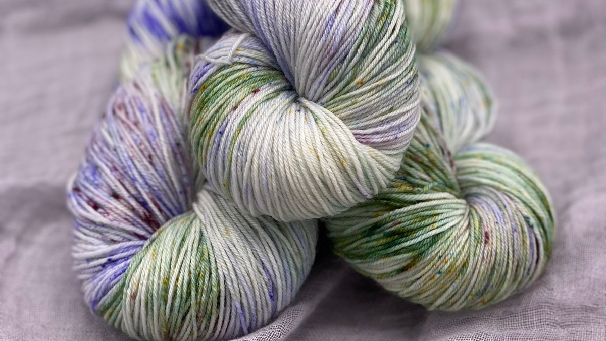 _lolodidit's tweet image. This is my &quot;Maybe It&apos;s Time&quot; shawl pattern! This sample features colorways Goody Goody and I Have Confidence #lolodidit #maybeitstimeshawl⁠ #shawlpattern #shawlknitter #shawlknitting #handknitshawl #knitshawl #shlanket #yarn #knit #knitting #handdyedyarn #handdyed #indiedyer