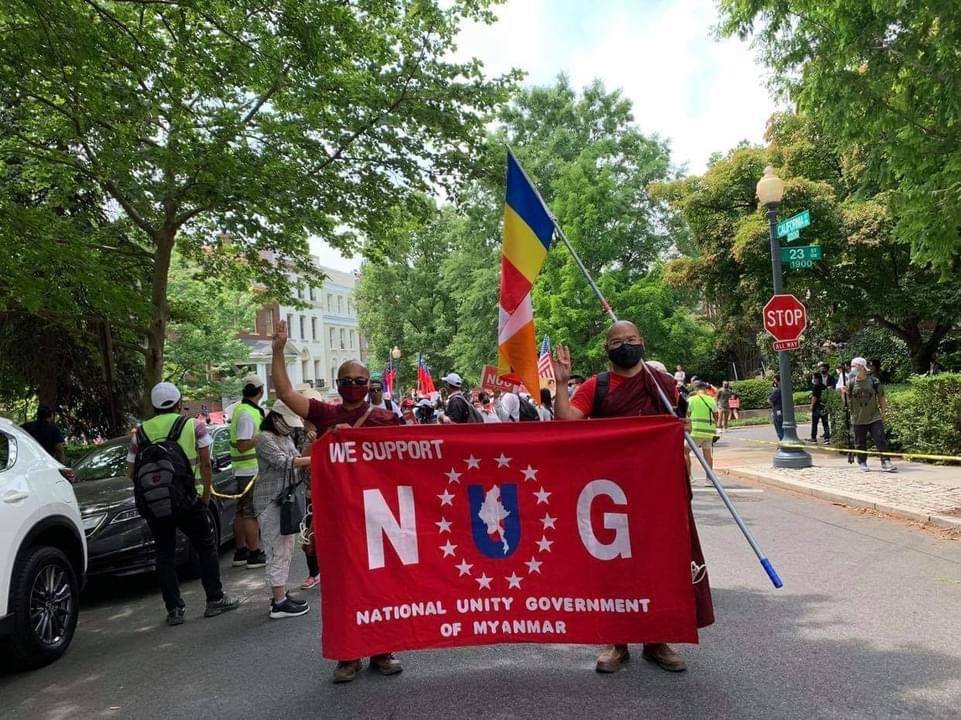 Myanmar immigrants from Washington, Maryland, Virginia, Georgia and SF marched to Myanmar Embassy, White House and Capital hill exhibiting our opposition to military dictatorship. #WhatsHappeningInMyanmar  #GlobalArmsEmbargo  #May23Coup https://t.co/V9ZuaUfgSS