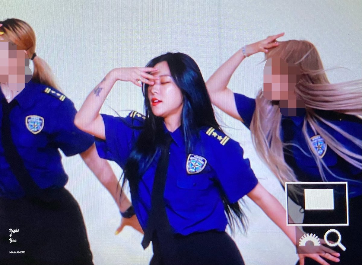 right_4_you's tweet photo. 210523 페럼홀 팬사인회 프리뷰
#마마무 #휘인 https://t.co/VJ9QofdBSU
