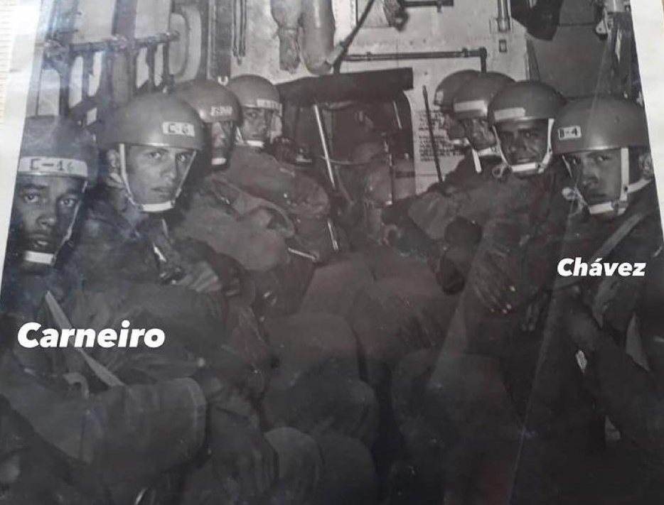 Jorgito, te reitero lo q dije a Yuju. Sensible pérdida la de este hombre, fiel a su Comandante Chavez en las buenas y en las malas. Míralos juntos en esa foto: aún eran cadetes. Preparándose para un salto. Pensando tal vez en el más grande que vendría después. #CarneiroEsPueblo