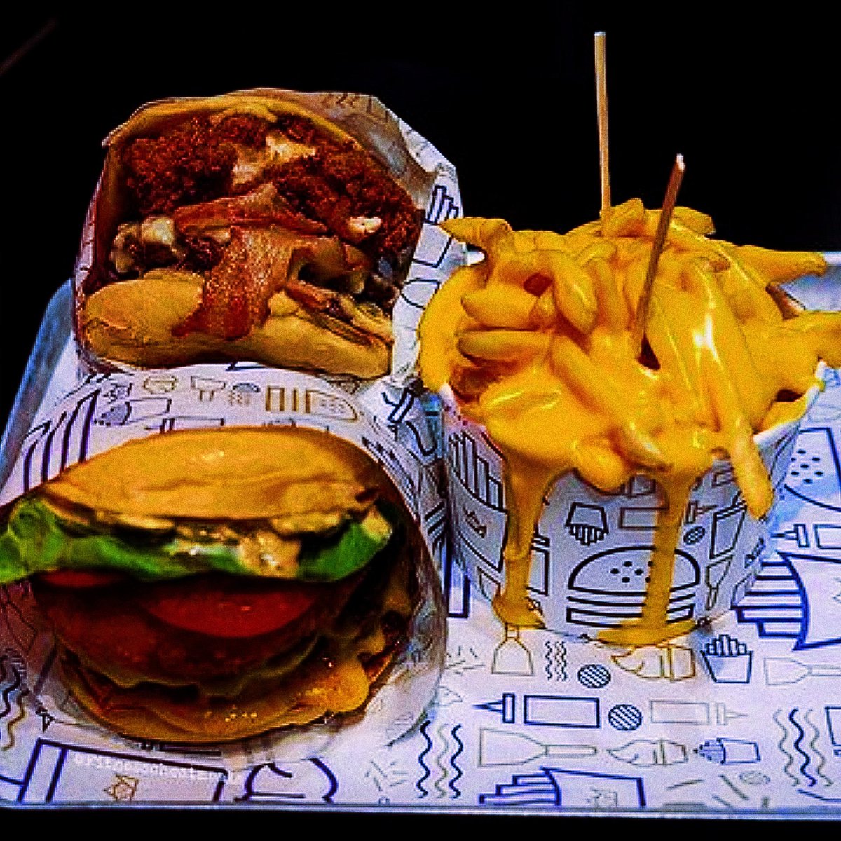 FoodCraveries's tweet photo. Who's up for a snack?
Choose 🍔🍟🥣🥯 #foodie #food https://t.co/6RsNRObpfz
