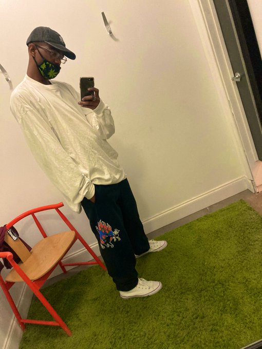 Baggy clothes> https://t.co/Q9xzL255JD