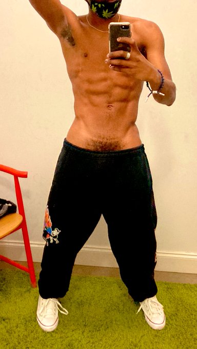 Baggy clothes> https://t.co/Q9xzL255JD