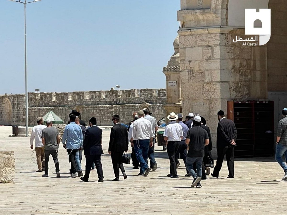 TlidjiI's tweet photo. 126 مستوطنًا اقتحموا باحات الأقصى بعد ظهر اليوم بحماية مشددة من شرطة الاحتلال.
#القدس_تنتهك
#القدس
#المعركة_مستمرة https://t.co/7kqXLfETpq