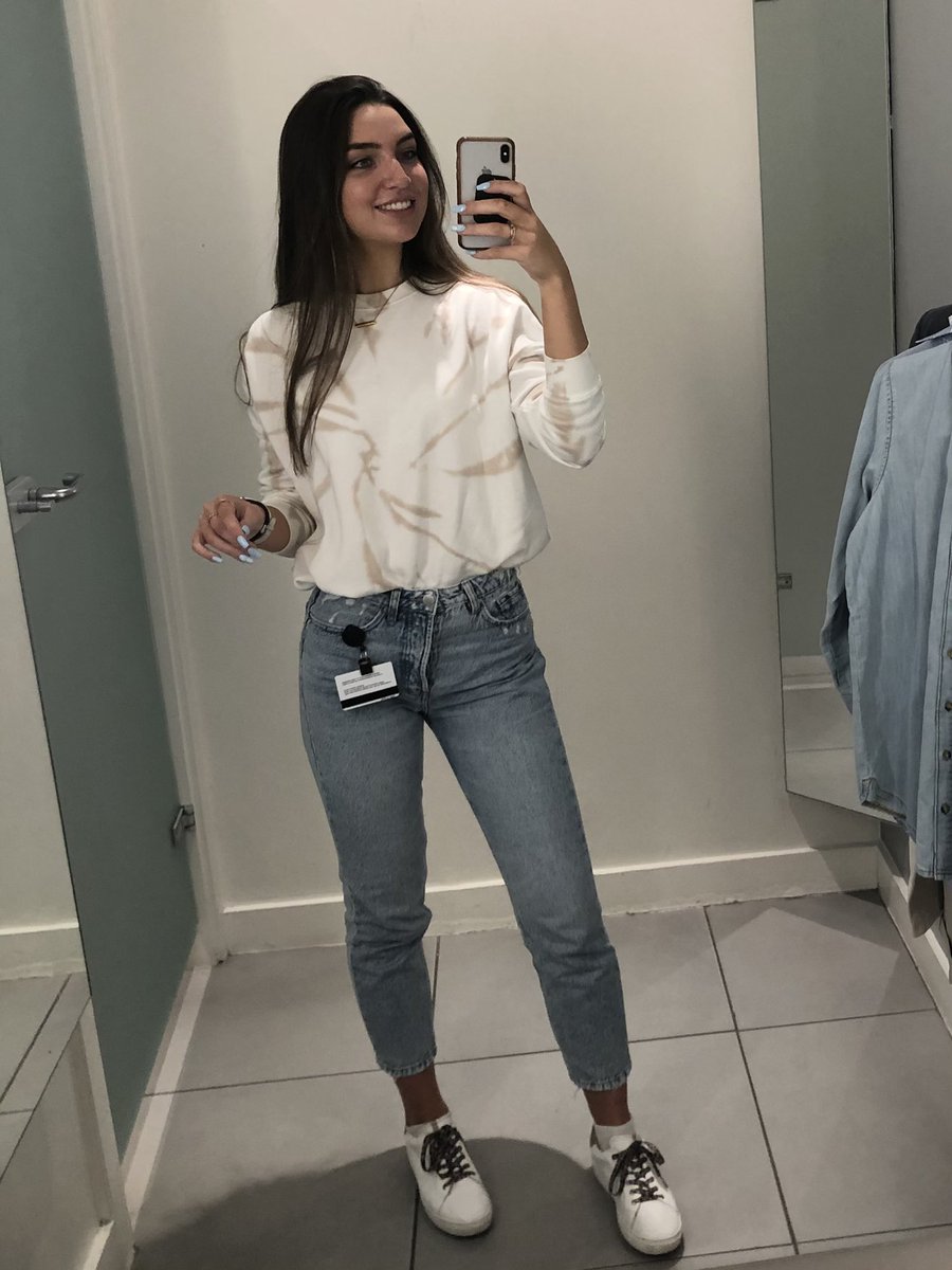 JessicaCoyle2's tweet photo. All smiley in my new mint velvet sweatshirt (The comfiest thing I own😍) paired with my Allie trainers for a casual Sunday look 💅 @MagdalenaLenard @HelenMintVelvet https://t.co/jmv1oncItD