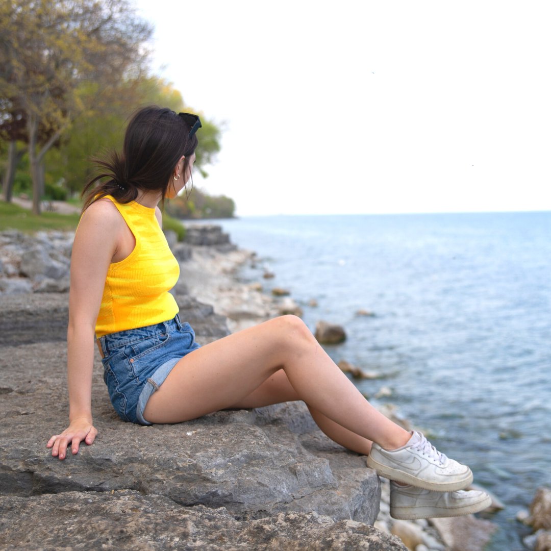 OakvilleDwntown's tweet photo. Here comes the sun....( and with a view like this), it's alright...
Pop down and experience life lakeside today in #DTOakville.
#downtownoakville #viewformiles #lakeside #lake #spring https://t.co/rBxaXR5Ms2