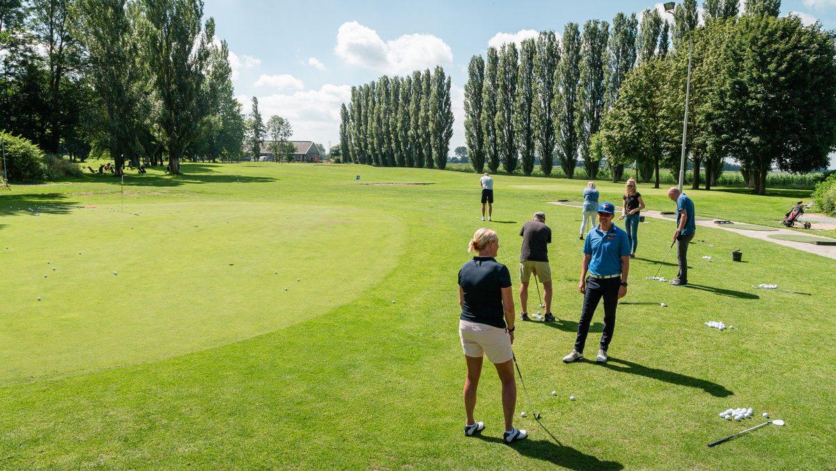 Heb jij (potentiële) nieuwe golfers op jouw golfclub? Informeer ze nu goed met het 'Welkom in golf' boekje. Bestel ze nu met 50% korting! 
Meer informatie ➡️ bit.ly/3tEonGf