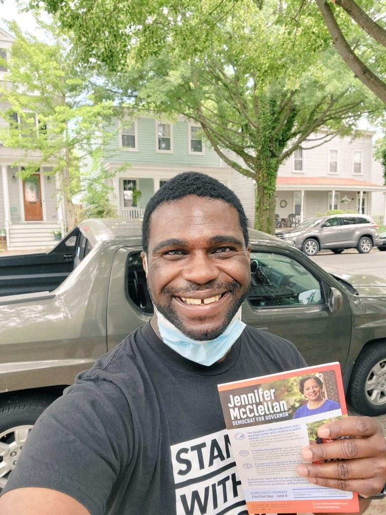 NewVAMajority's tweet photo. 📸 #SelfieSunday #TeamMcClellan 

Make a plan to vote for @JennMcClellanVA for Governor by June 8! https://t.co/IeXbsTbHRR