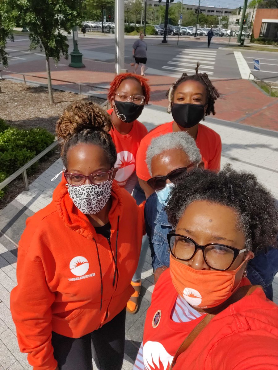 NewVAMajority's tweet photo. 📸 #SelfieSunday #TeamMcClellan 

Make a plan to vote for @JennMcClellanVA for Governor by June 8! https://t.co/IeXbsTbHRR
