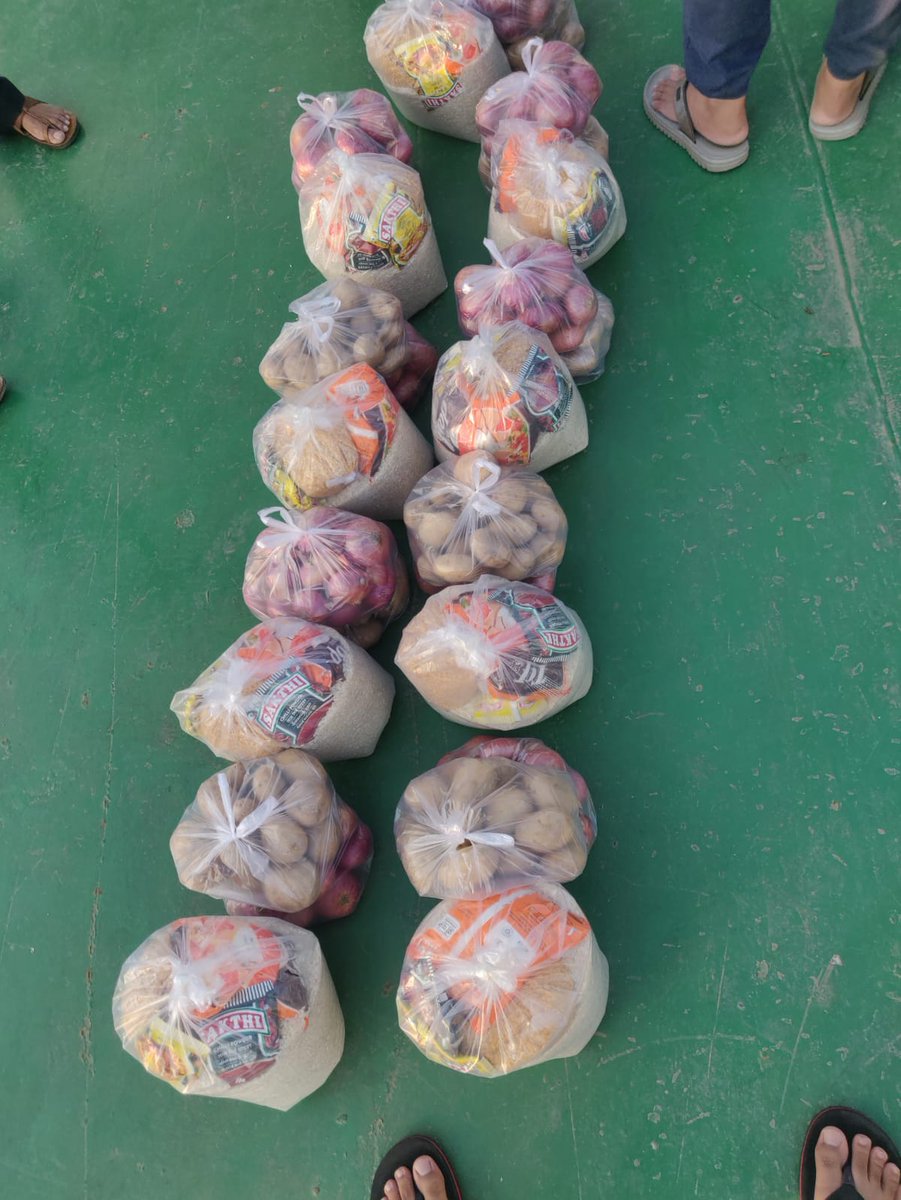 RohanBh92905481's tweet photo. Food grains distribution to the people who are suffering due to this pandemic and thank you to the one's who supported me for doing this work  and team work can make everything possible 🙏🙏 https://t.co/BjH91Glr8i
