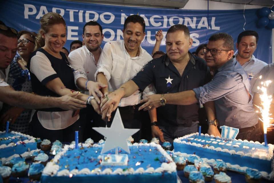 TommyZambranoM's tweet photo. Un honor mi hermano @ReinaldoHN por acompañarte como Fiscal en tu presidencia del @PNH_oficial fueron 4 años de apertura a la juventud y a las mujeres. https://t.co/hJZeRJ9hUP