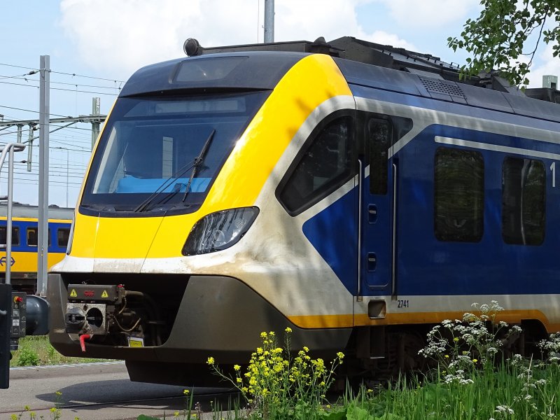 Spotter_OV_Rdam's tweet photo. De NS gaat de kleurstelling van de kop van de SNG sprinters aanpassen. Met de nieuwe kleurstijl moet de trein beter zichtbaar worden, stelde de NS eerder al in een onderzoeksrapport.
https://t.co/LGlpb8Iz5Z
#NS #SNG #sprinter #trein #treinleven #overweg https://t.co/JVn3rCEQaR
