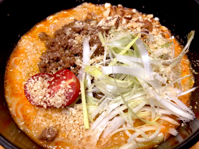 夫くんがラ王の袋麺で坦々麺作ってくれたけどマジでやばい。今年1番うまい 