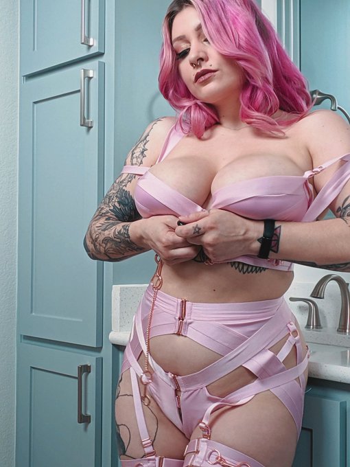 There are 6 discounted spots left on my OF sale! https://t.co/J6VjrZETlo