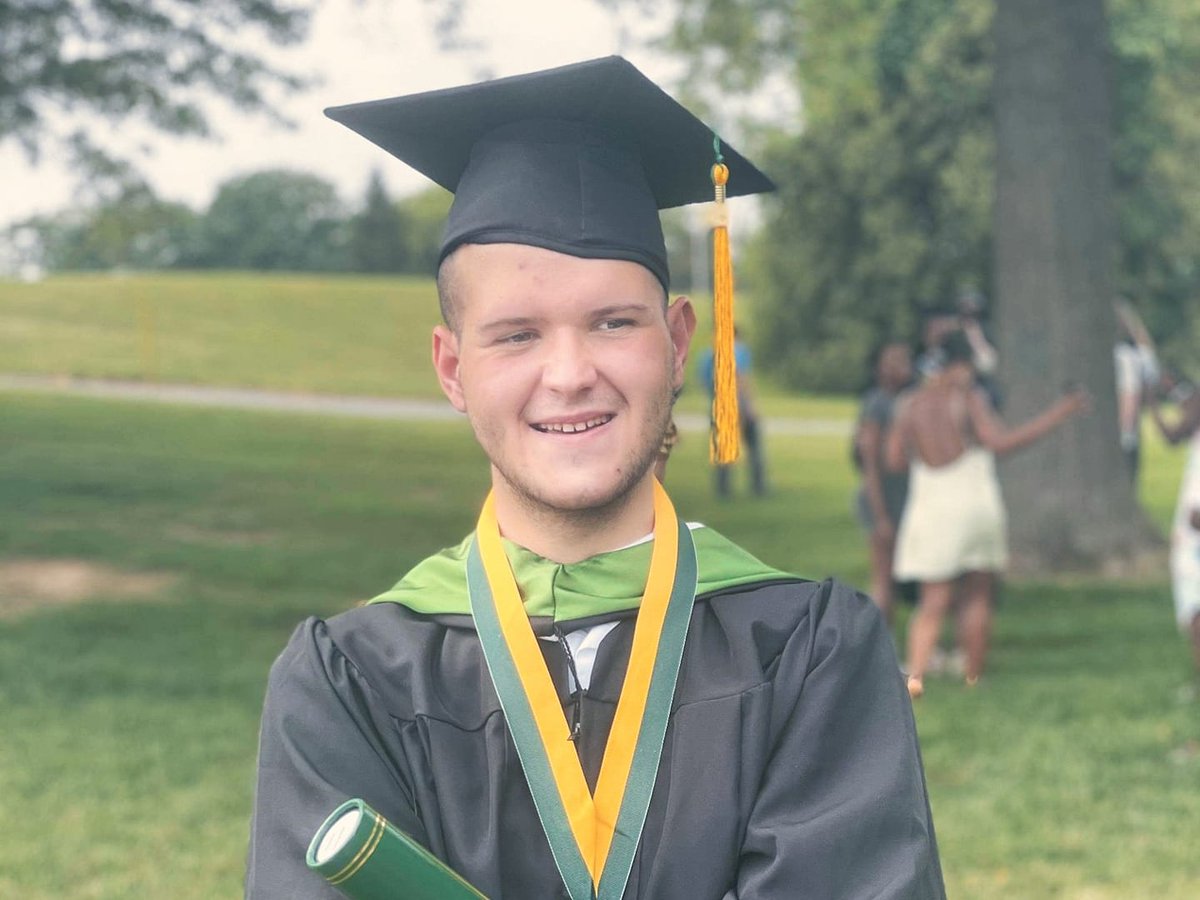 dr_raza_khan's tweet photo. Community college & Transfer Proud. One of our former @CarrollCC students, Nicky Halberstam earned his BA degree from @McDanielCollege. Despite his disability of loss of both of his lower arms, he focused on his goals. @MD_CommColleges @MDMHEC @NISOD @transferpride @CCTrustees https://t.co/37C6IKT92O