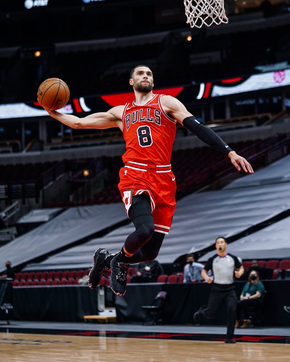 chicagobulls's tweet photo. Zach keeps leveling up.

'21: 27.4 ppg, 51% FG, 42% threes
'20: 25.5 ppg, 45% FG, 38% threes
'19: 23.7 ppg, 47% FG, 37% threes
'18: 16.7 ppg, 38% FG, 34% threes https://t.co/VeljCTpjdk