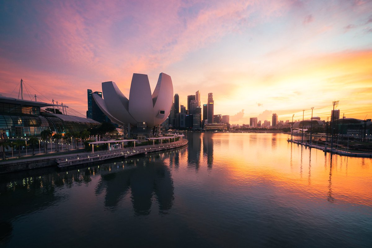 j9ryl's tweet photo. Today’s heat 🌇 #Singapore https://t.co/bsvrhJh41c