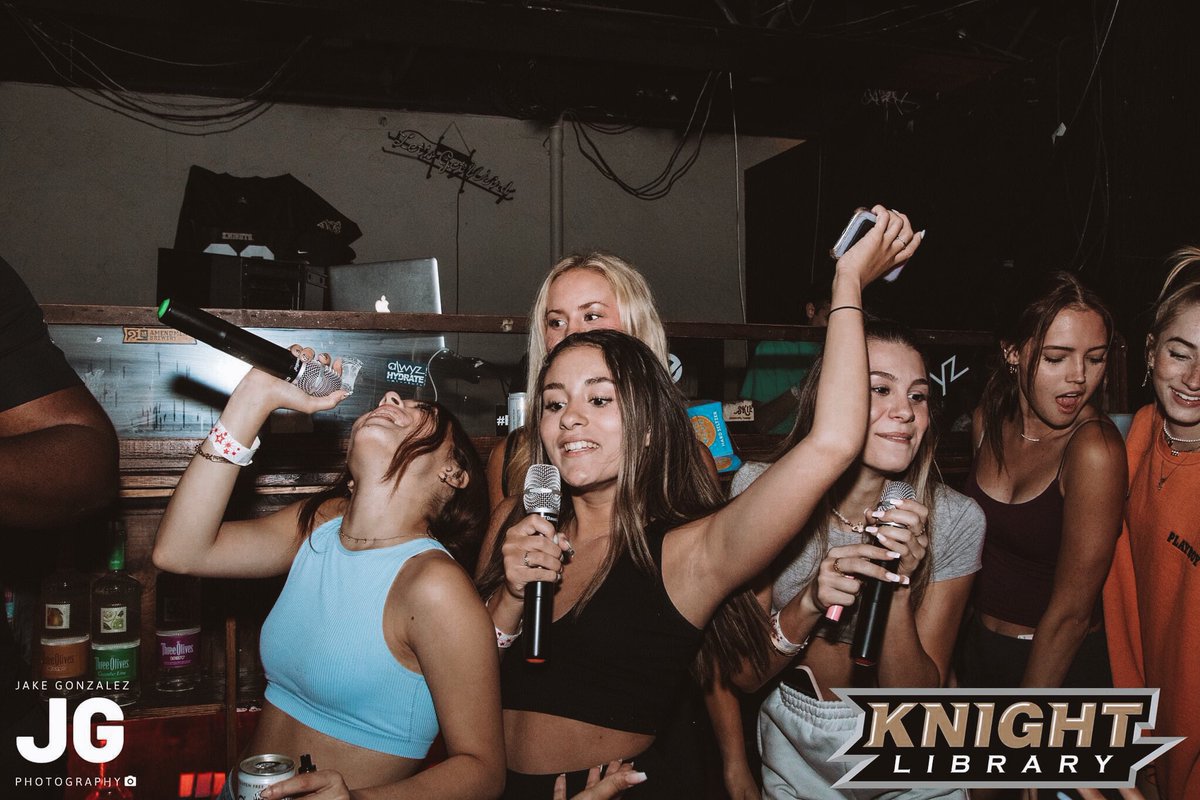 KnightLibrary's tweet photo. Sundays are for singing your favorite songs with your besties and...
🆓 beer 🍻
🆓 shot when you sing 🥃
$2 drinks 🍹
$3 loadeds 🧃
#rushlib📚 https://t.co/i84FOXg8j0
