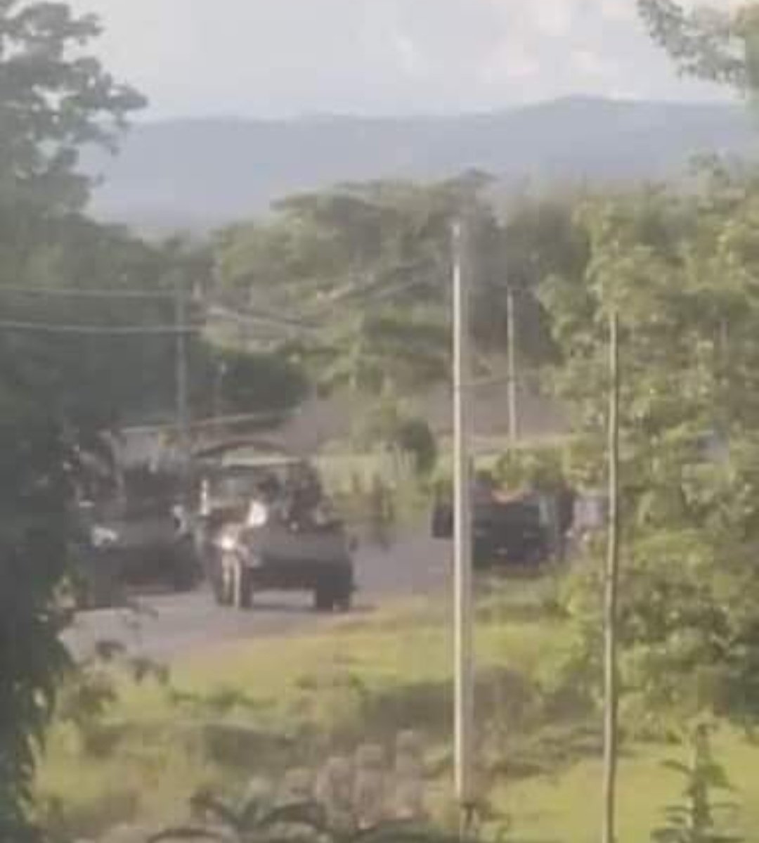 soe_nann's tweet photo. @poppymcp This happened in Kayah State, not in Shan State. It is very worrying situation in Kayah State now as SAC juntas terrorists have brought tanks and heavy artilleries to attack the People Defense Forces and civilians brutally.
#SaveKayah
#SaveMyanmar
#SaveDemoso
#May23Coup https://t.co/0hKi5FTX80