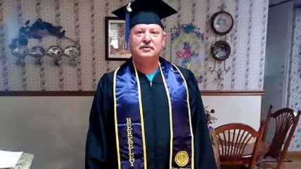 berkeleyinspire's tweet image. 8 yrs ago, I was a 48-yr-old, homeless, formerly incarcerated high school dropout dying of addiction. This wk, I'll be graduating from 1 of the top universities in the world. Never give up! Anything is possible if you want it and put in the work!
Scott Christensen ’21
#CalGrad