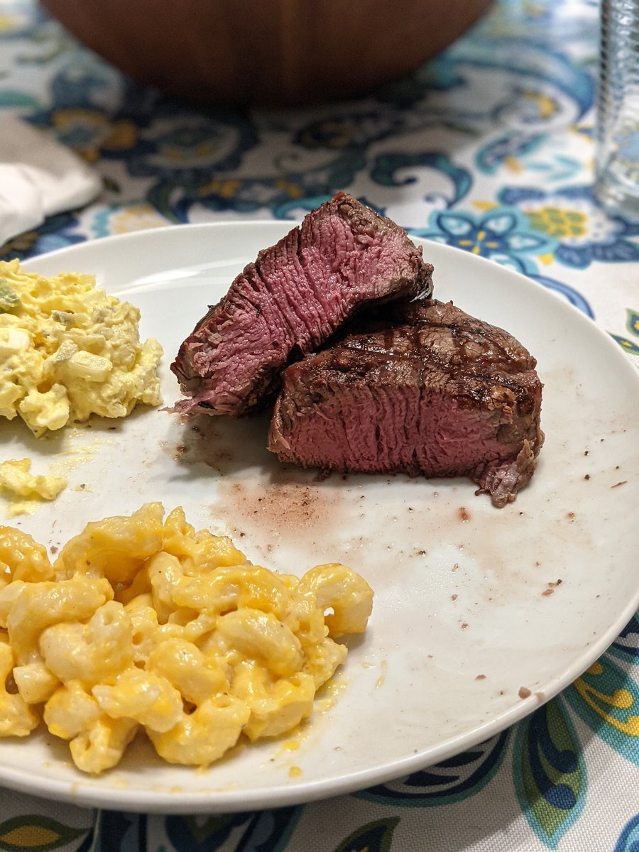 malorkis45's tweet photo. Lovely steak tenderloin dinner last night.
#Steak
#meat
#summertimecookout https://t.co/5gowysRwDB