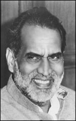 vyomologist's tweet photo. 1989 : JANATA DAL RISES

VP Singh's Janata Dal did well in the north, even as the other parties in the National Front alliance floundered. He became PM with outside support of the Left and BJP, which also saw a dramatic rise in seats.

He was later replaced by Chandrashekhar. /7 https://t.co/4CvEYauacz