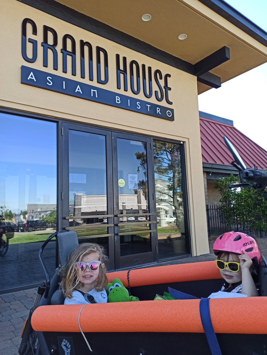 carlitecarfangs's tweet image. Our family checked off a couple of favorite local restaurants this week for the @acogok #BikeMonth Scavenger Hunt:
@GrandHouseOKC and @SamuraiSushi3 in @asiandistrictok.

#BikeCentralOK
#BikeLocalShopLocal