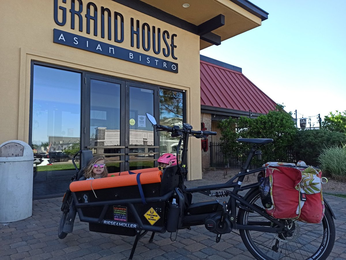 carlitecarfangs's tweet image. Our family checked off a couple of favorite local restaurants this week for the @acogok #BikeMonth Scavenger Hunt:
@GrandHouseOKC and @SamuraiSushi3 in @asiandistrictok.

#BikeCentralOK
#BikeLocalShopLocal