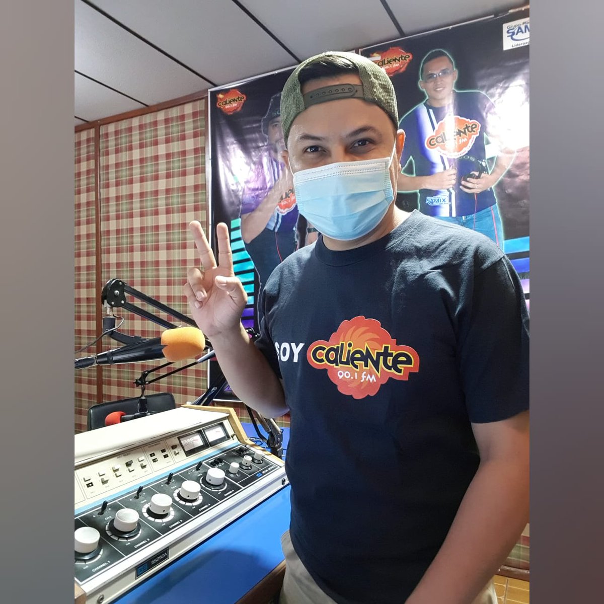 RadioCaliente4's tweet photo. El domingo de #SuperConchodromo 🍺 inicia ya por Radio Caliente 🎙️🎧📻

Feliz día, Saluuud 🍻 https://t.co/DVLhCW0h61