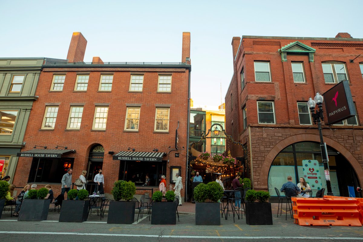 Harvard's tweet image. Out and about in Harvard Square. #HarvardInSpring