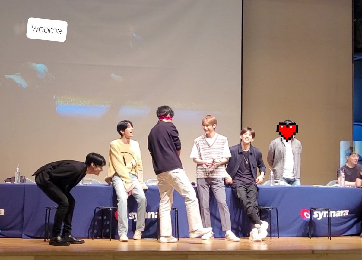 hswmaalways's tweet photo. 210523 신나라 하울링 팬사인회 

긴 여정 잠들기 전  몇장 올려 봄..

사이좋은  빅톤이들이 이뻐서♡

#빅톤 #VICTON  #Continuous #하울링 #Howling #한승우 #빅톤사랑해 https://t.co/O9ASq18RuW