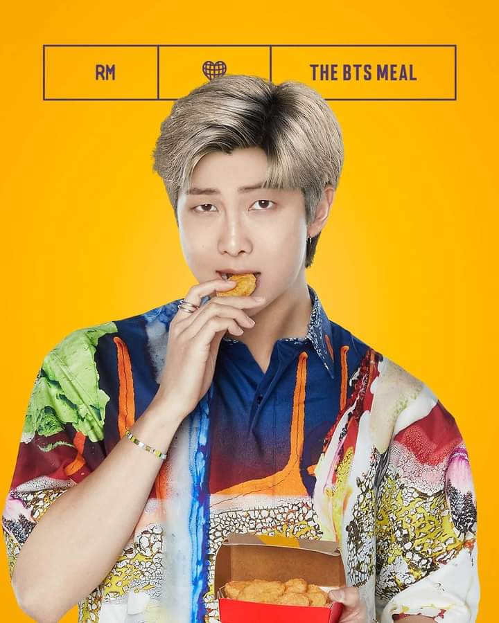 BTS_UniArmyPh's tweet photo. Finally, they are completed ‼️💜
#HyungLineBTS
#McDonaldsXBTS https://t.co/8FqPjkQTEv