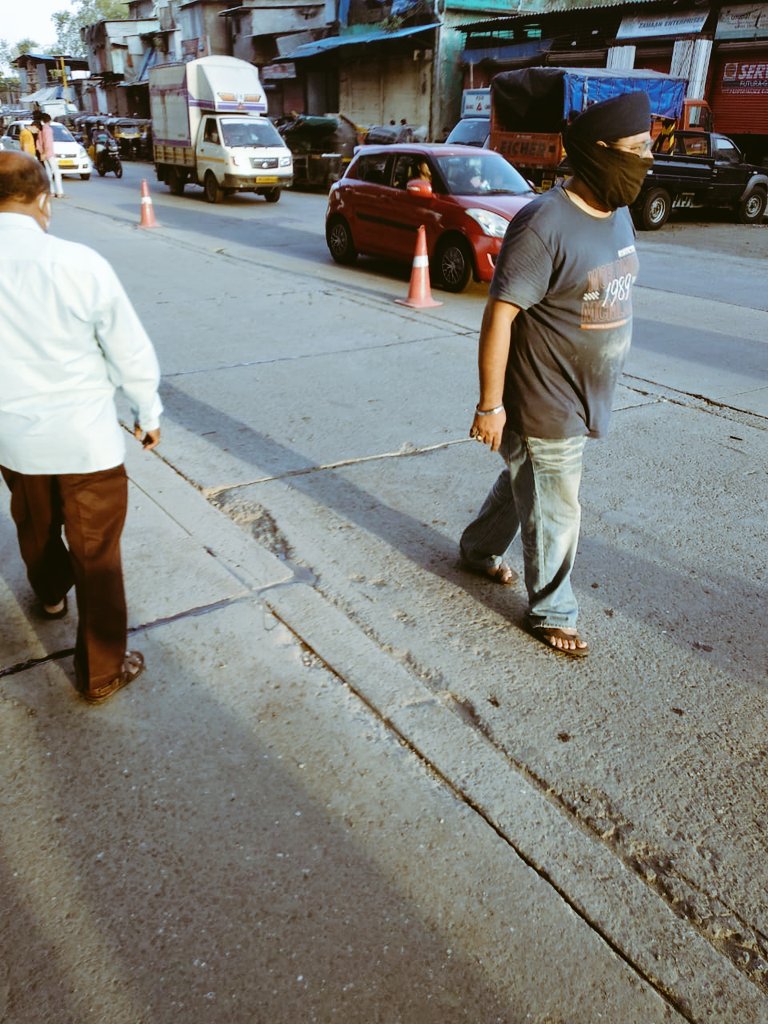 Mankhurdgovandi's tweet photo. @mybmcWardME @mybmc @mybmcRoads #mankhurd #govandi @CMOMaharashtra @AUThackeray @RoadsOfMumbai @AndFootpath @mumbaitraffic #mumbaikar #GMLR
Ghatkopar Mankhurd Link road both way, many cuts are their..many accident  bike slipped due to cut..no proper work followed by contractor.. https://t.co/h98ChO1Tf5