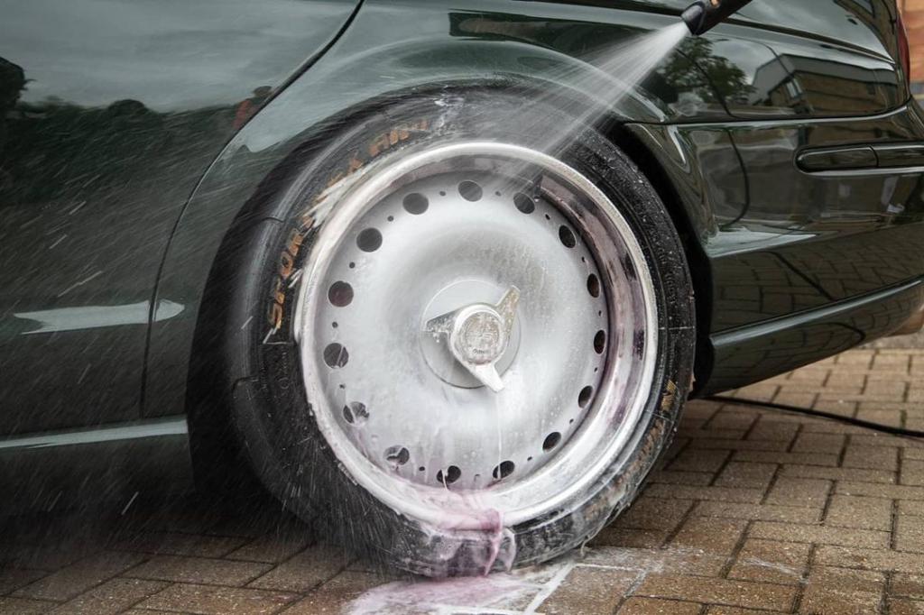 Meguiars's tweet photo. Show &amp; Shine.

Get your wheels ready for show season with Ultimate All Wheel Cleaner.

#meguiars #wheelcleaner #allwheelcleaner #meguiarsultimate https://t.co/6KWf1G5Cik