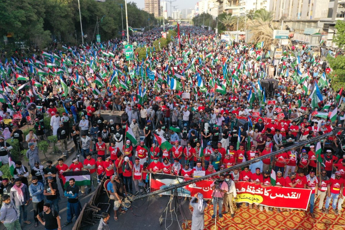 JIPOfficial's tweet photo. کراچی - جماعت اسلامی کے زیراہتمام فلسطین مارچ میں عوام کا ٹھاٹھیں مارتا سمندر
#PalestineMarch_Pak https://t.co/LS9RTPfXNJ